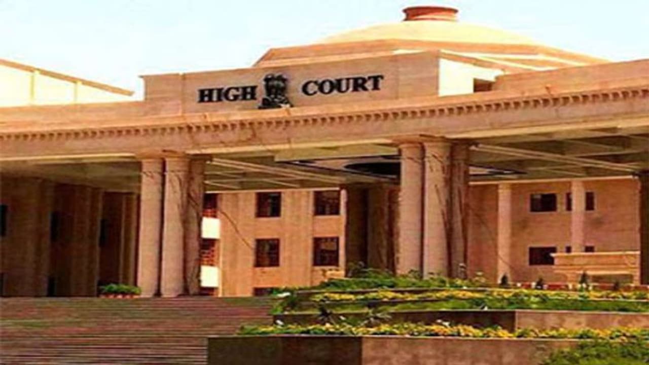 हाथरस की घटना पर सख्त हुआ हाईकोर्ट, यूपी सरकार को भेजा नोटिस; DM SP तलब हाथरस की घटना पर सख्त हुआ हाईकोर्ट, यूपी सरकार को भेजा नोटिस; DM SP तलब