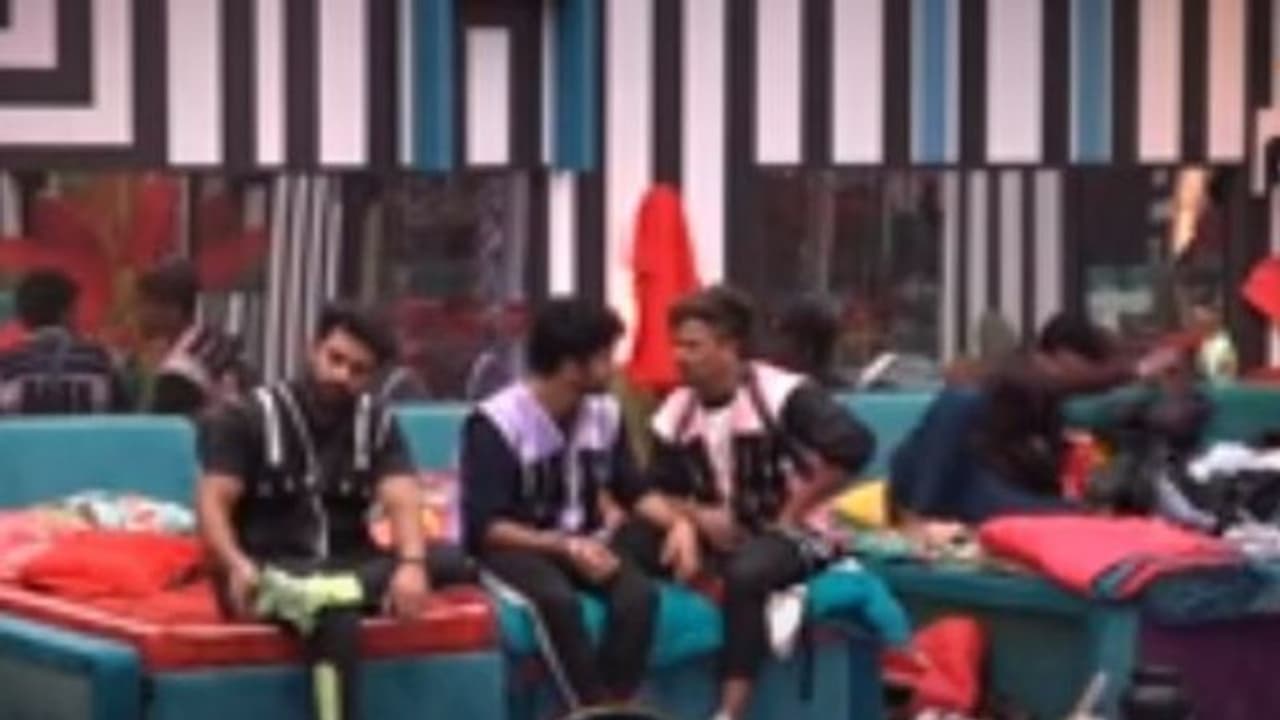 శిగం ఊగిన గంగవ్వ.. అర్థరాత్రి హారికని వాటేసుకున్న అఖిల్.. బిగ్బాస్ ఫనిష్మెంట్ ఏంటి? శిగం ఊగిన గంగవ్వ.. అర్థరాత్రి హారికని వాటేసుకున్న అఖిల్.. బిగ్బాస్ ఫనిష్మెంట్ ఏంటి?