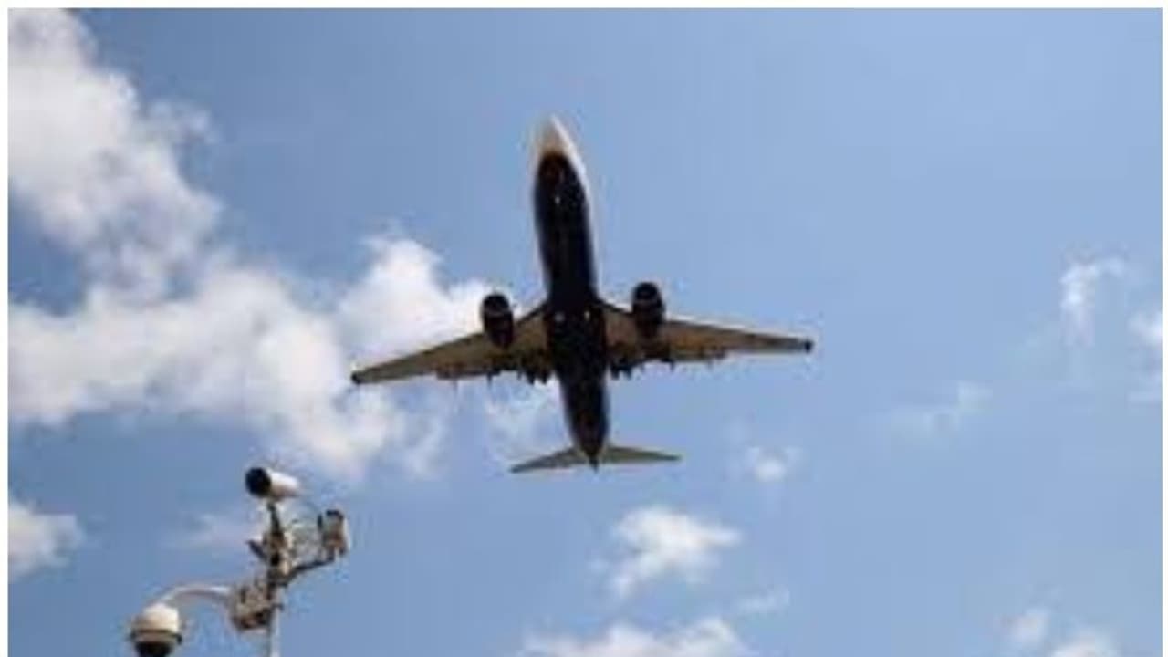 ഒമാനിലെ പ്രവാസികൾക്ക് ആശ്വാസം; ഇന്ത്യക്കും ഒമാനുമിടയിൽ എയർ ബബിൾ കരാർ, വിമാനസർവ്വീസുകൾ പുനരാരംഭിച്ചു ഒമാനിലെ പ്രവാസികൾക്ക് ആശ്വാസം; ഇന്ത്യക്കും ഒമാനുമിടയിൽ എയർ ബബിൾ കരാർ, വിമാനസർവ്വീസുകൾ പുനരാരംഭിച്ചു