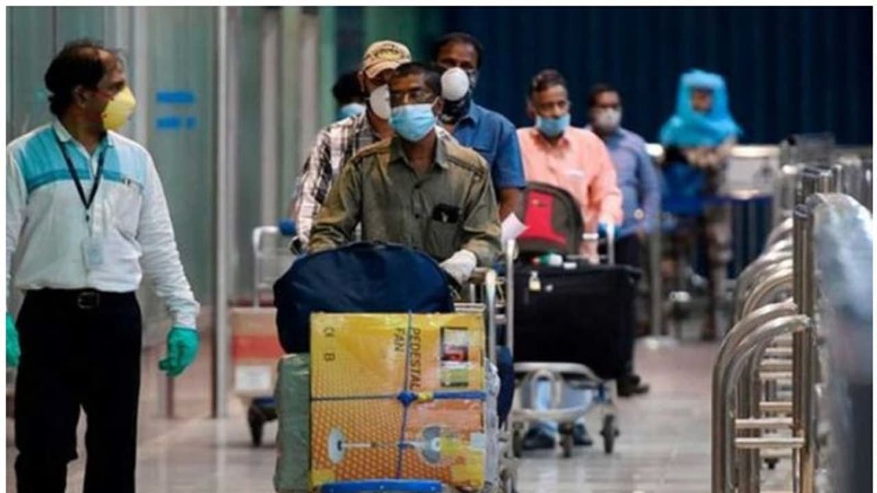 കൊവിഡ് പ്രതിസന്ധി: സൗദിയില് ഒന്നരലക്ഷത്തിേലറെ പ്രവാസികള്ക്ക് തൊഴില് നഷ്ടമായി കൊവിഡ് പ്രതിസന്ധി: സൗദിയില് ഒന്നരലക്ഷത്തിേലറെ പ്രവാസികള്ക്ക് തൊഴില് നഷ്ടമായി