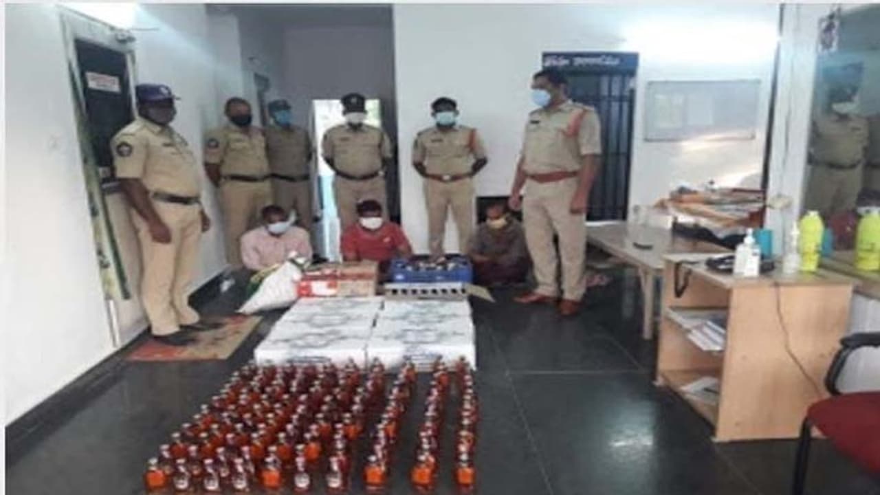 గాంధీ జయంతి రోజునా ఆగని గలీజ్ దందా... ఏపీలో పట్టుబడ్డ తెలంగాణ మద్యం