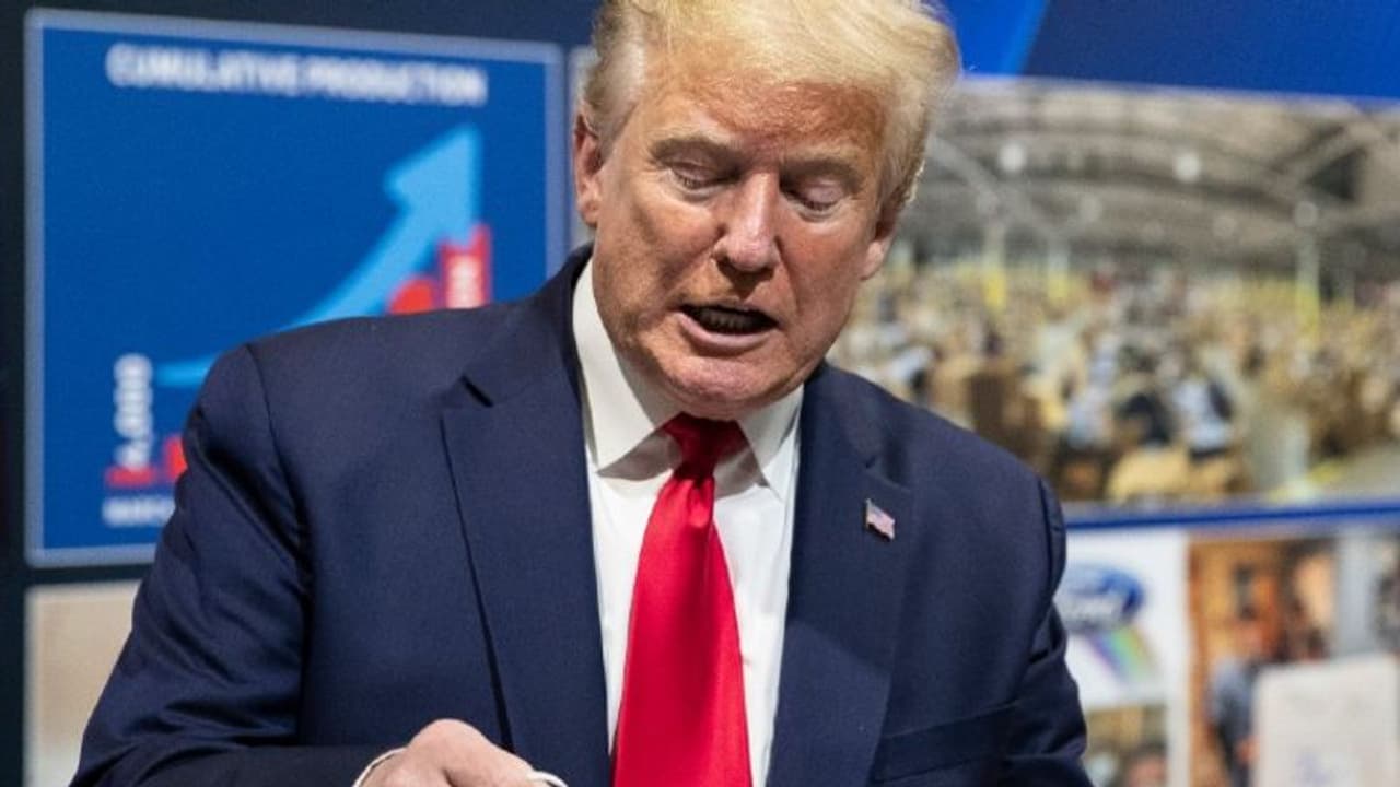 കൊവിഡ് ബാധിതനായ ട്രംപിനെ വാൾട്ടർ റീഡ് സൈനിക ആശുപത്രിയിലേക്ക് മാറ്റി, ആരോഗ്യനില തൃപ്തികരമെന്ന് വൈറ്റ് ഹൗസ് കൊവിഡ് ബാധിതനായ ട്രംപിനെ വാൾട്ടർ റീഡ് സൈനിക ആശുപത്രിയിലേക്ക് മാറ്റി, ആരോഗ്യനില തൃപ്തികരമെന്ന് വൈറ്റ് ഹൗസ്