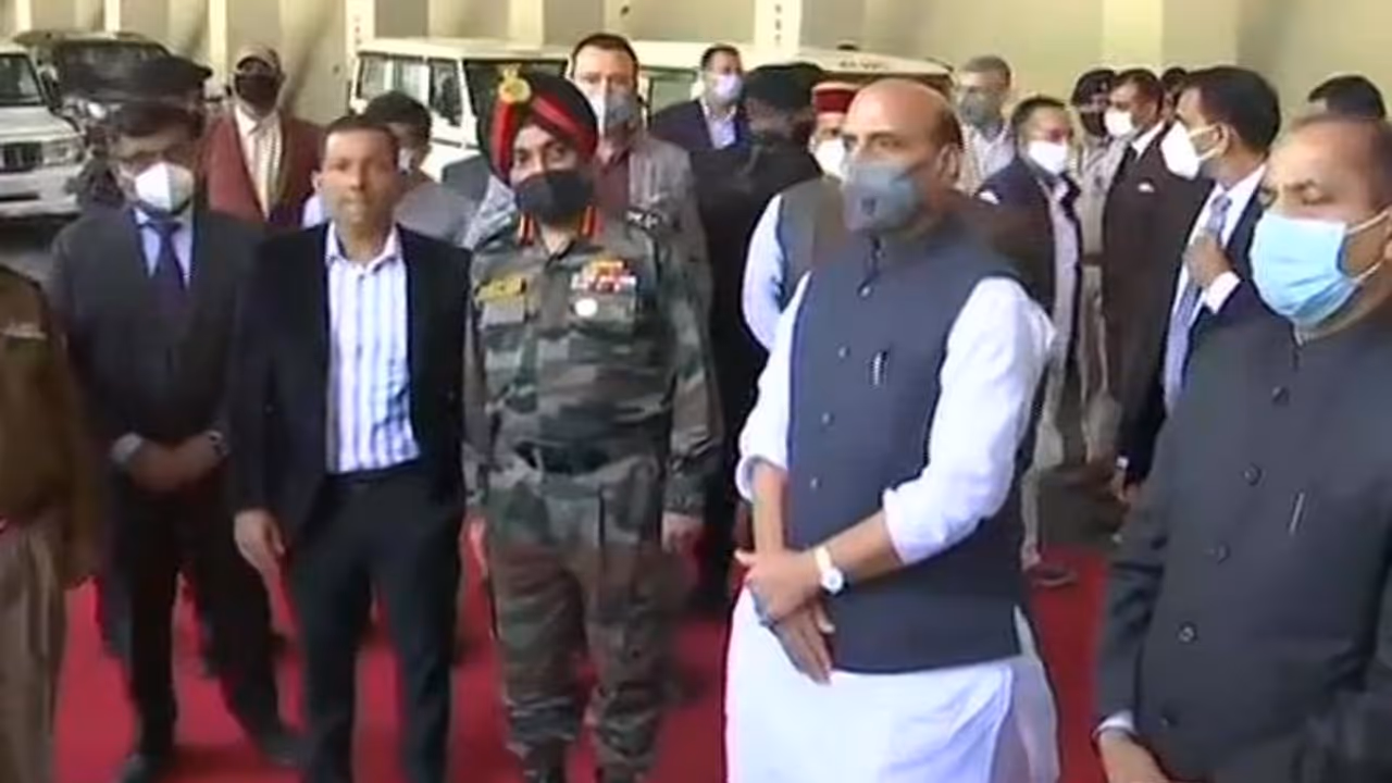 राजनाथ सिंह ने अटल टनल का दौरा किया, उद्घाटन की तैयारियों का जायजा लिया राजनाथ सिंह ने अटल टनल का दौरा किया, उद्घाटन की तैयारियों का जायजा लिया