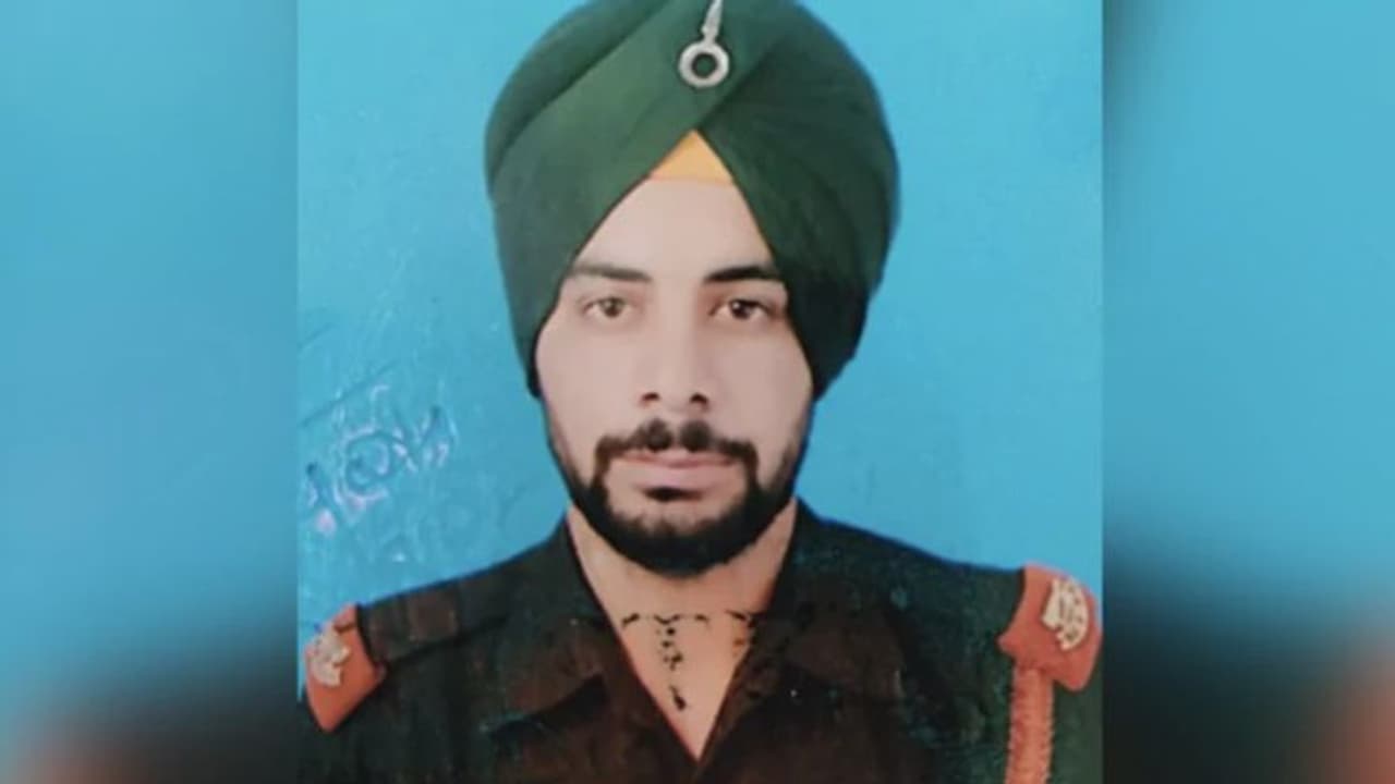 വീരമൃത്യുവരിച്ച സൈനികന്റെ കുടുംബത്തിന് 50 ലക്ഷം രൂപ നഷ്ടപരിഹാരം പ്രഖ്യാപിച്ച് പഞ്ചാബ് സർക്കാർ വീരമൃത്യുവരിച്ച സൈനികന്റെ കുടുംബത്തിന് 50 ലക്ഷം രൂപ നഷ്ടപരിഹാരം പ്രഖ്യാപിച്ച് പഞ്ചാബ് സർക്കാർ