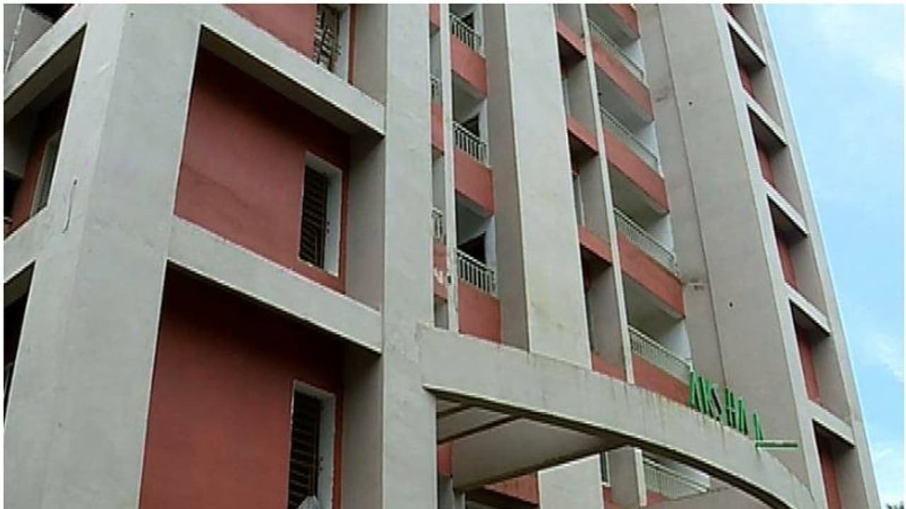 പണം നല്‍കി 10 വര്‍ഷമായിട്ടും ഫ്ലാറ്റ് കിട്ടിയില്ല; പ്രമുഖ ബില്‍ഡേഴ്സിനെതിരെ ഹൈക്കോടതിയില്‍ പരാതി