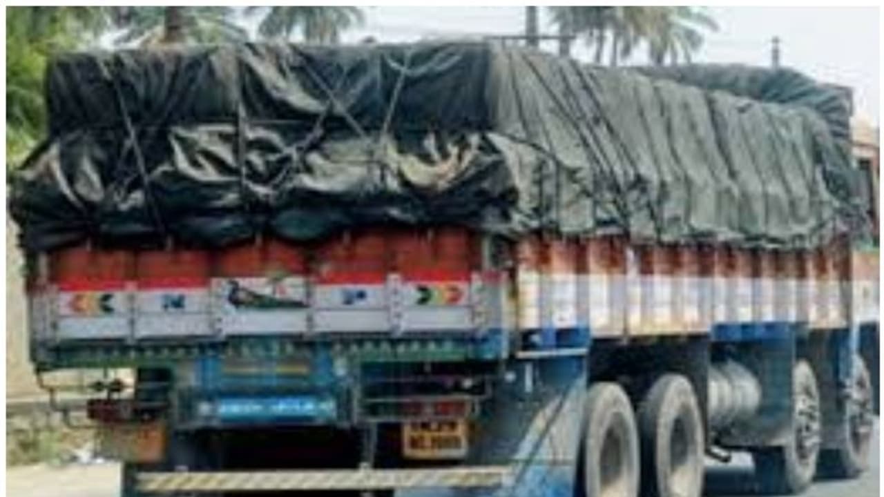 டீசல் விலை ஏற்றம் எதிரொலி.. சரக்கு லாரி சேவை கட்டணம் 25 சதவீதம் உயர்கிறது. சரக்கு லாரி உரிமையாளர் சங்கம் தகவல் டீசல் விலை ஏற்றம் எதிரொலி.. சரக்கு லாரி சேவை கட்டணம் 25 சதவீதம் உயர்கிறது. சரக்கு லாரி உரிமையாளர் சங்கம் தகவல்