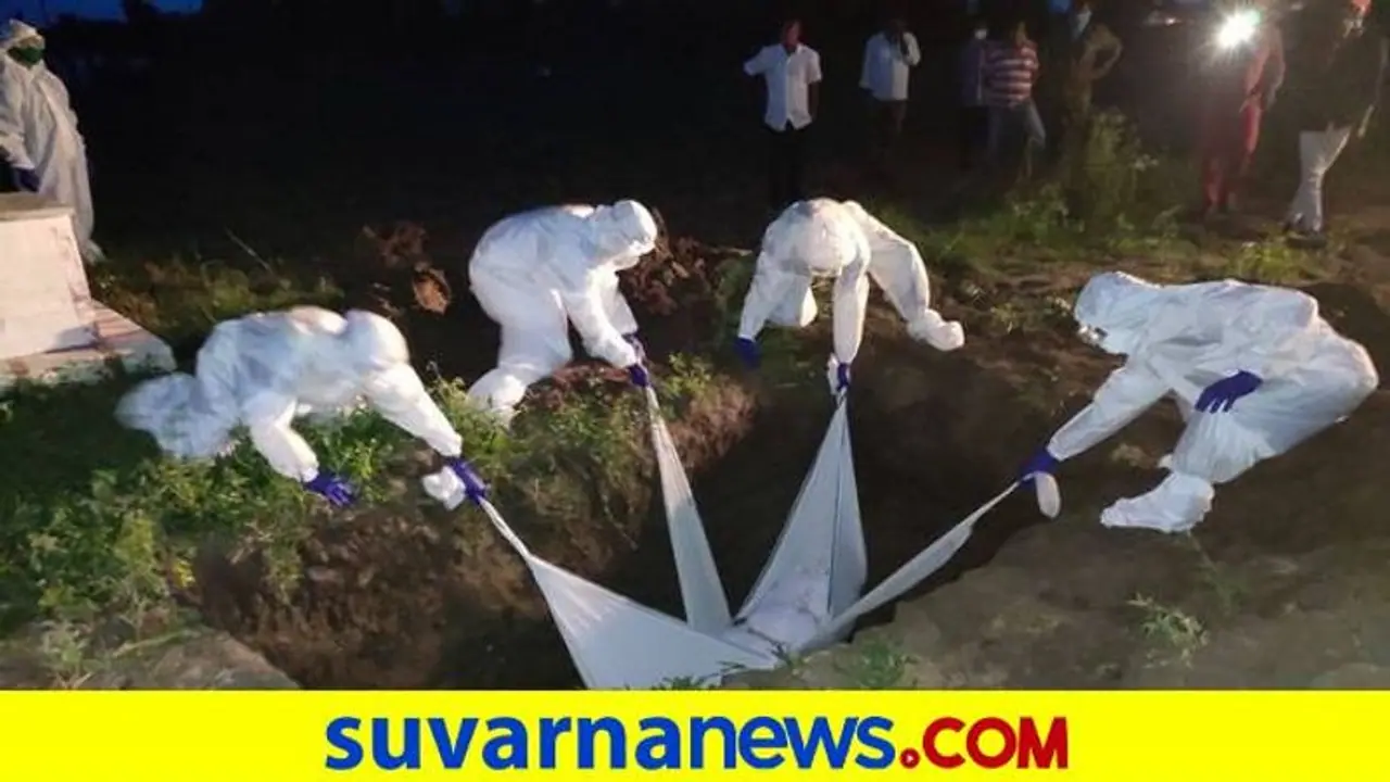 ವೈರಸ್ ಅಟ್ಟಹಾಸ: ರಾಜ್ಯದಲ್ಲಿ 9000 ಗಡಿ ದಾಟಿದ ಕೊರೋನಾ ಸಾವು ವೈರಸ್ ಅಟ್ಟಹಾಸ: ರಾಜ್ಯದಲ್ಲಿ 9000 ಗಡಿ ದಾಟಿದ ಕೊರೋನಾ ಸಾವು