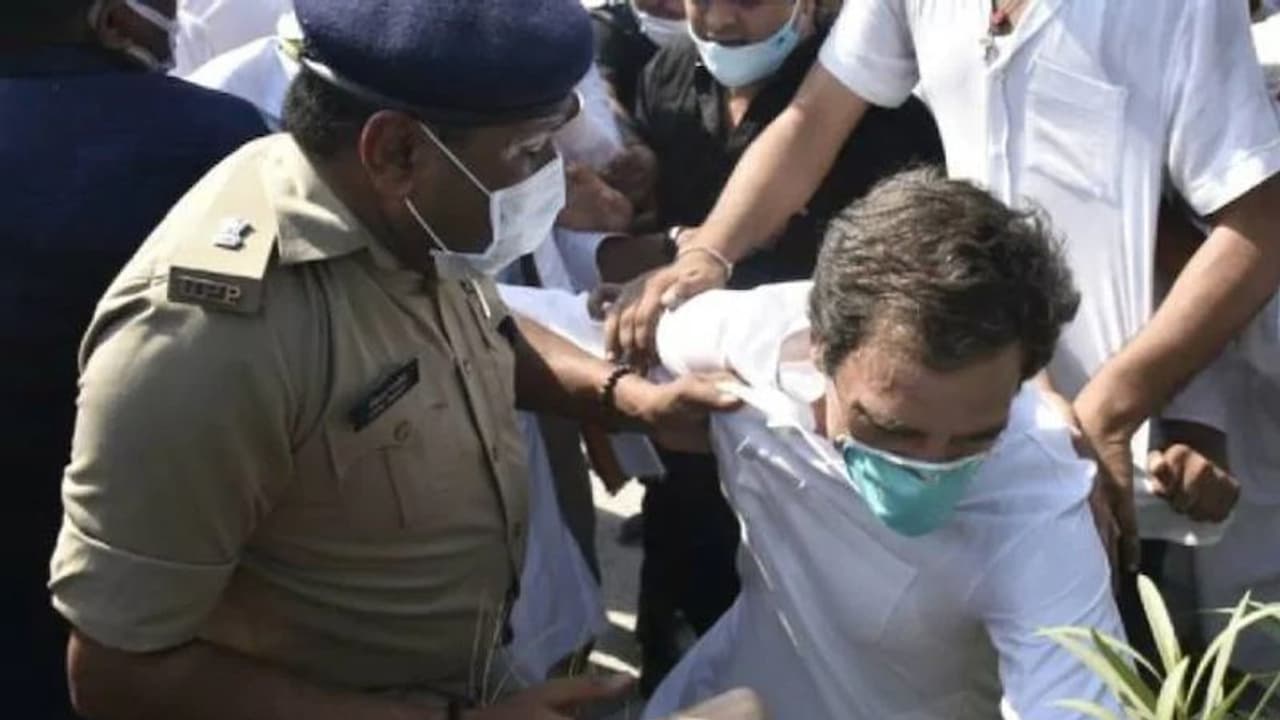 हाथरस गैंगरेप: आज फिर राहुल गांधी की हाथरस जाने की तैयारी, दो दिन पहले लगाया था धक्कामुक्की का आरोप हाथरस गैंगरेप: आज फिर राहुल गांधी की हाथरस जाने की तैयारी, दो दिन पहले लगाया था धक्कामुक्की का आरोप