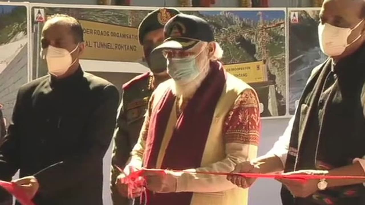 అటల్ టన్నెల్ ని ప్రారంభించిన ప్రధాని నరేంద్ర మోడీ (లైవ్ అప్డేట్స్ ) అటల్ టన్నెల్ ని ప్రారంభించిన ప్రధాని నరేంద్ర మోడీ (లైవ్ అప్డేట్స్ )