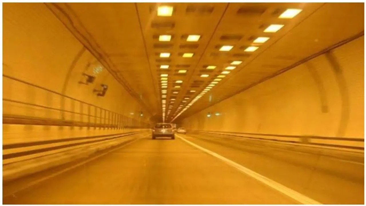 அடல் சுரங்கப்பாதையில் இவ்வளவு வசதிகளா..? உலக நாடுகளே வாய்பிளக்கும் இந்தியாவின் சாதனை..! அடல் சுரங்கப்பாதையில் இவ்வளவு வசதிகளா..? உலக நாடுகளே வாய்பிளக்கும் இந்தியாவின் சாதனை..!