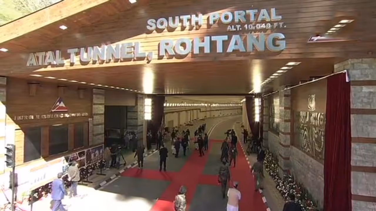 அடல் சுரங்கப்பாதையை பற்றி கண்டிப்பா தெரிஞ்சுக்க வேண்டிய சில விஷயங்கள் அடல் சுரங்கப்பாதையை பற்றி கண்டிப்பா தெரிஞ்சுக்க வேண்டிய சில விஷயங்கள்