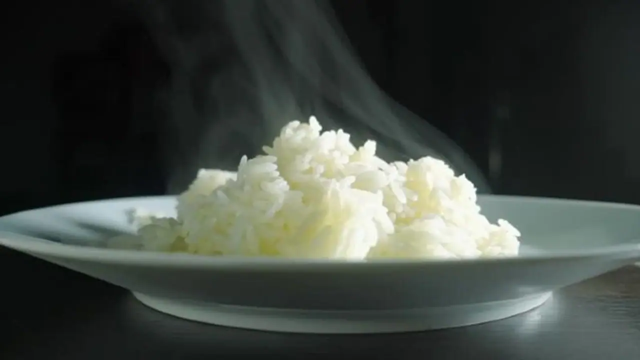 ട്വിറ്ററില് വൈറലായി ഒരു പാത്രം 'പ്ലെയിന് റൈസ്'; കാരണം ചിത്രത്തോടൊപ്പമുള്ള ചോദ്യം... ട്വിറ്ററില് വൈറലായി ഒരു പാത്രം 'പ്ലെയിന് റൈസ്'; കാരണം ചിത്രത്തോടൊപ്പമുള്ള ചോദ്യം...