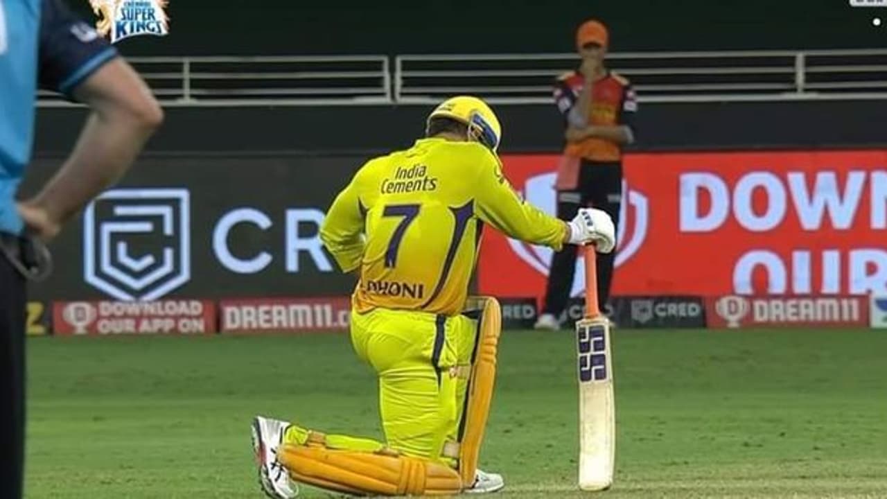 అబ్బబ్బ... ఏం క్రియేటివిటీ తలైవా.. ధోనీని వాడేసిన సైబరాబాద్ పోలీసులు ... అబ్బబ్బ... ఏం క్రియేటివిటీ తలైవా.. ధోనీని వాడేసిన సైబరాబాద్ పోలీసులు ...