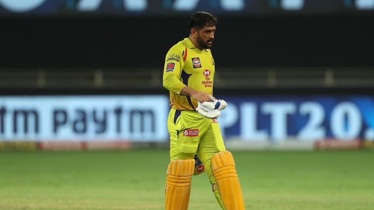 IPL 2020: ఫన్నీ వీడియో... క్రిస్గేల్లా నడుస్తూ ఆటపట్టించిన ధోనీ... IPL 2020: ఫన్నీ వీడియో... క్రిస్గేల్లా నడుస్తూ ఆటపట్టించిన ధోనీ...
