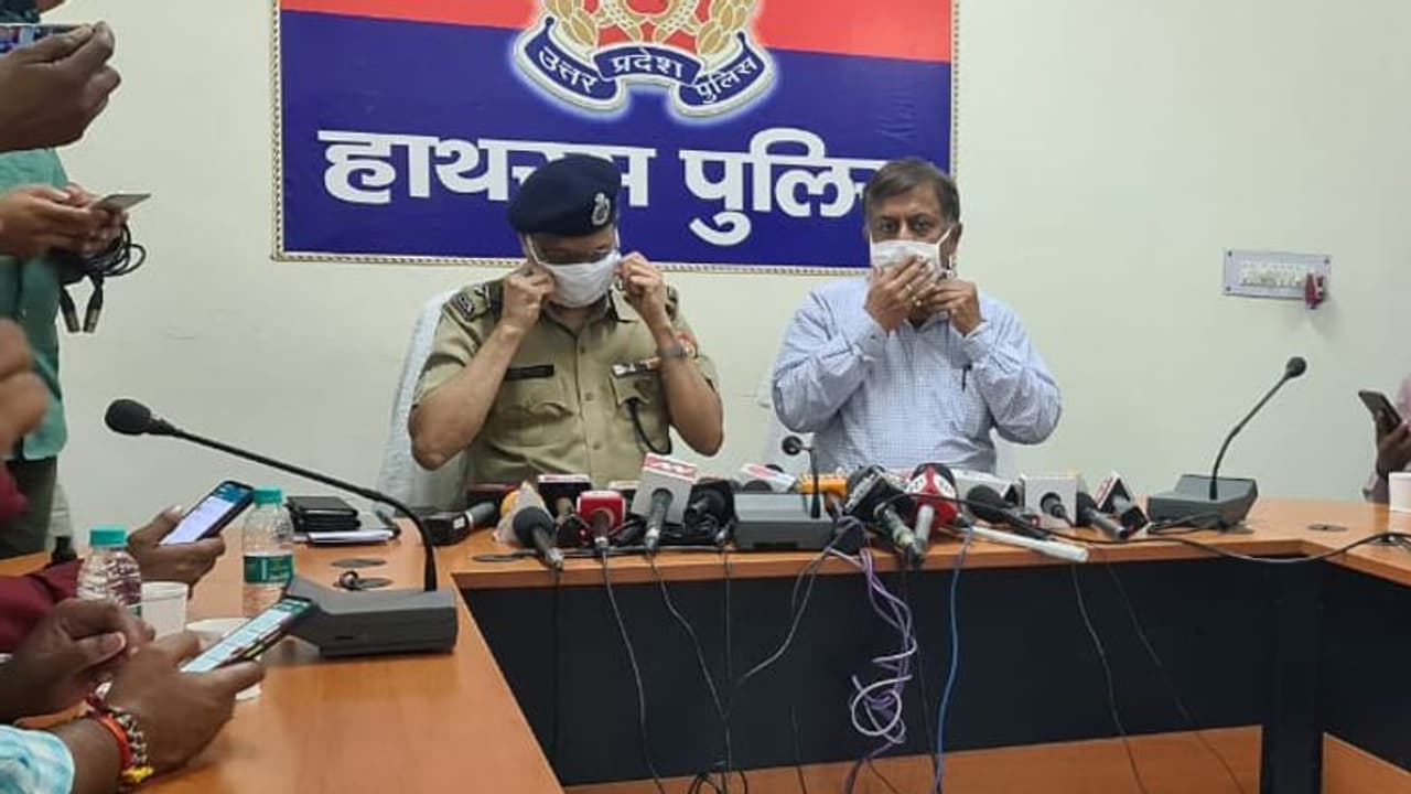 हाथरस: पीड़िता के परिवार से 45 मिनट की मुलाकात के बाद यूपी के मुख्य सचिव ने कहा, दोषियों पर कठोरतम कार्रवाई हाथरस: पीड़िता के परिवार से 45 मिनट की मुलाकात के बाद यूपी के मुख्य सचिव ने कहा, दोषियों पर कठोरतम कार्रवाई