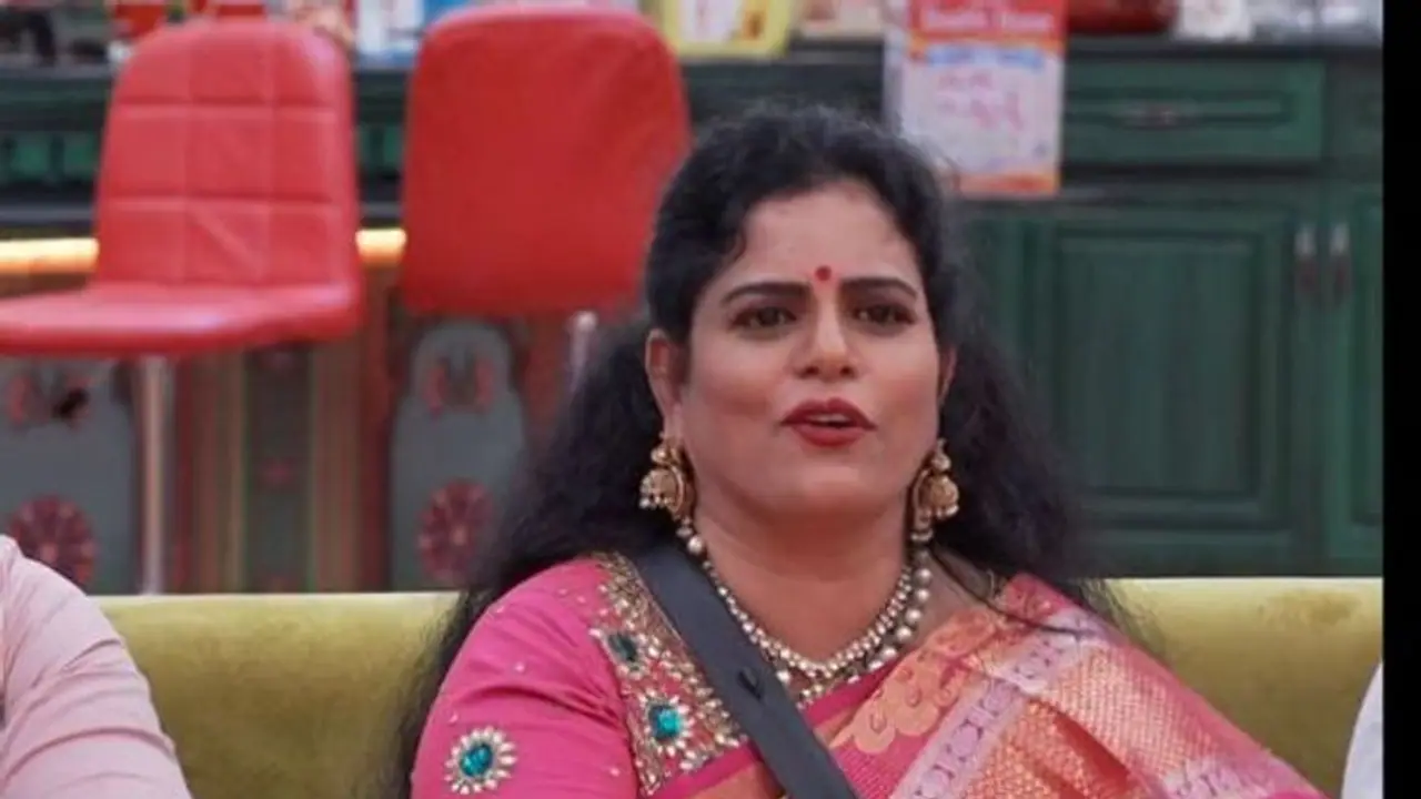 నోటీసులిచ్చినా కరాటే కళ్యాణి స్పందించలేదు: హైద్రాబాద్ కలెక్టర్ నోటీసులిచ్చినా కరాటే కళ్యాణి స్పందించలేదు: హైద్రాబాద్ కలెక్టర్