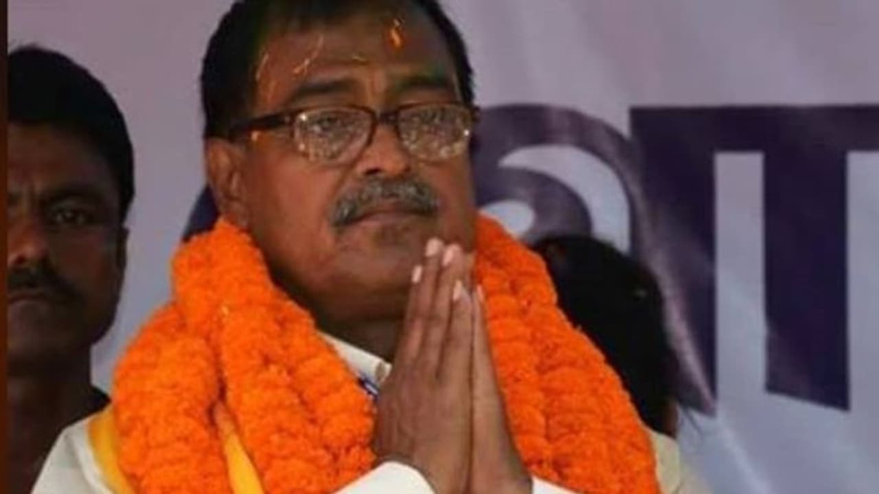 'নবগঠিত কমিটিতে বিধায়দের গুরুত্ব নেই', ক্ষোভে দায়িত্ব ছাড়লেন তৃণমূল বিধায়ক 'নবগঠিত কমিটিতে বিধায়দের গুরুত্ব নেই', ক্ষোভে দায়িত্ব ছাড়লেন তৃণমূল বিধায়ক