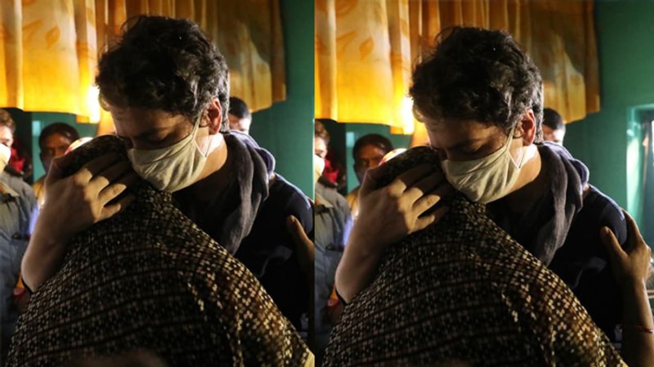 హత్రాస్ ఘటన: బాధితురాలి కుటుంబాన్ని పరామర్శించిన రాహుల్, ప్రియాంక