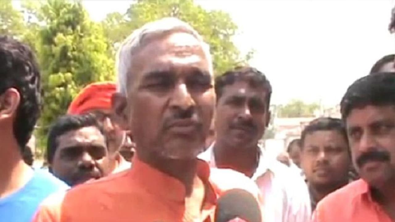 बेटियों के साथ हो रही घटनाओं पर BJP विधायक का बयान, कहा मां बाप दें अच्छे संस्कार तभी रुकेगा रेप बेटियों के साथ हो रही घटनाओं पर BJP विधायक का बयान, कहा मां बाप दें अच्छे संस्कार तभी रुकेगा रेप