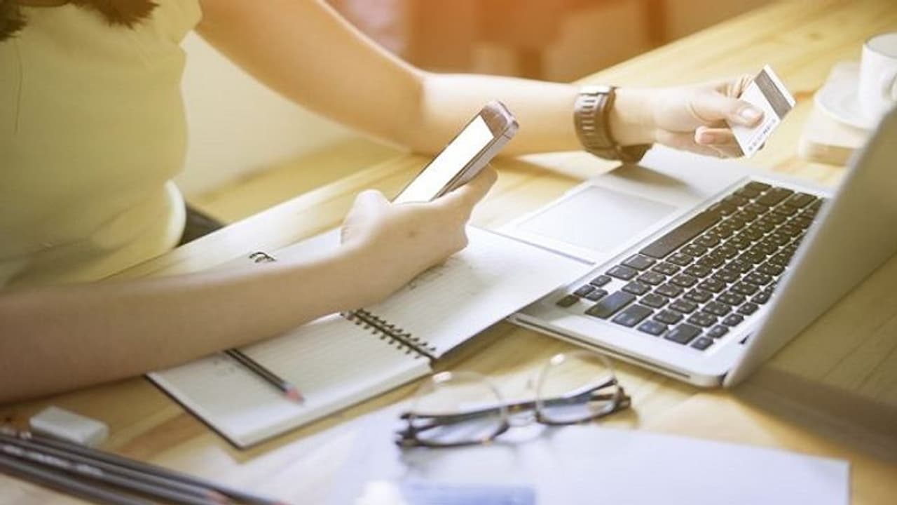 போதும்…! எல்லாரும் ஆபிசுக்கு புறப்பட்டு வாங்க… ஊழியர்களை அழைத்த பிரபல நிறுவனம் போதும்…! எல்லாரும் ஆபிசுக்கு புறப்பட்டு வாங்க… ஊழியர்களை அழைத்த பிரபல நிறுவனம்