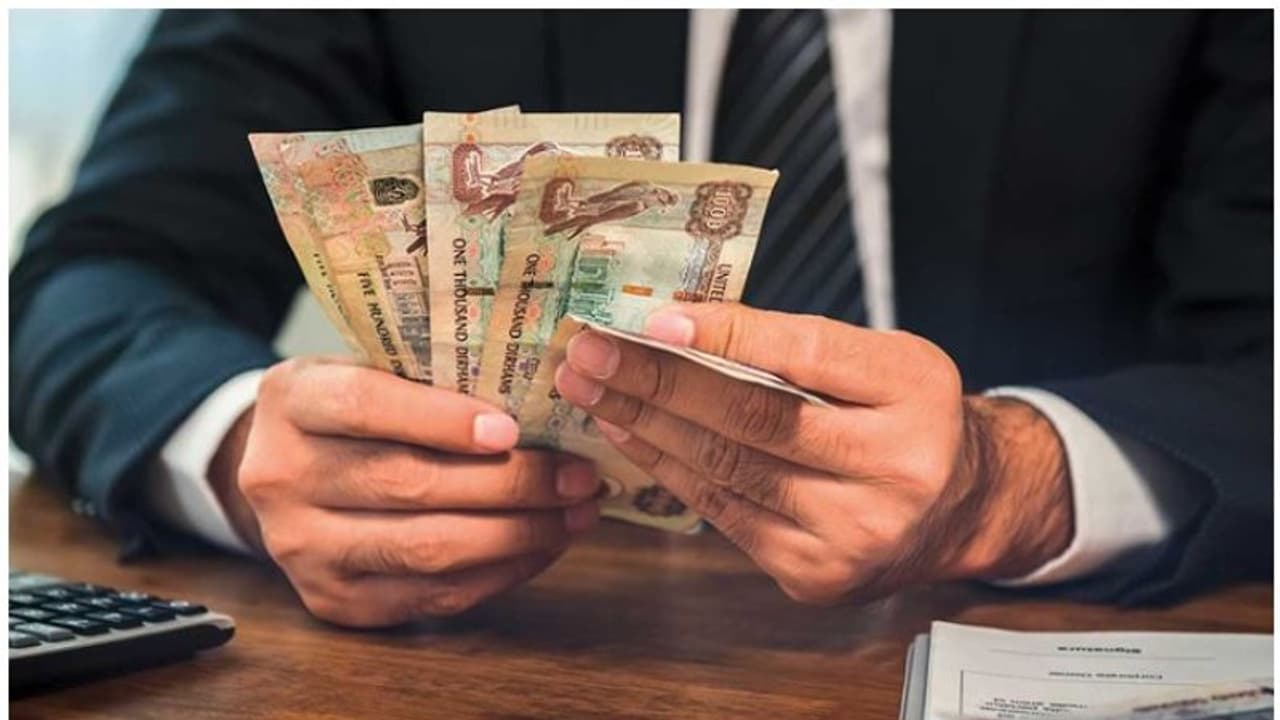 హోటల్లో ఏసీబీకి చిక్కిన జిహెచ్ఎంసీ మహీళా డీఈ: అరెస్టుకు రంగం సిద్ధం హోటల్లో ఏసీబీకి చిక్కిన జిహెచ్ఎంసీ మహీళా డీఈ: అరెస్టుకు రంగం సిద్ధం