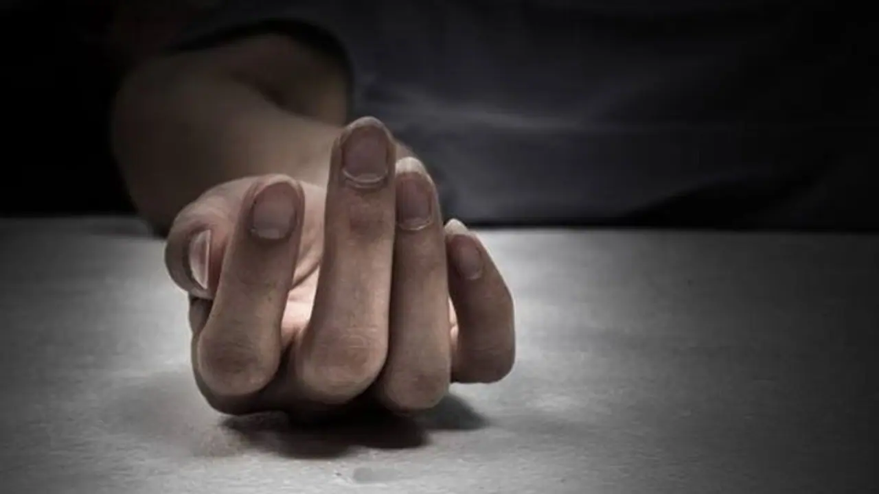 ఎంత చెప్పినా వినడం లేదని.. భర్తను గొంతులో పొడిచి చంపిన భార్య.. ఎంత చెప్పినా వినడం లేదని.. భర్తను గొంతులో పొడిచి చంపిన భార్య..