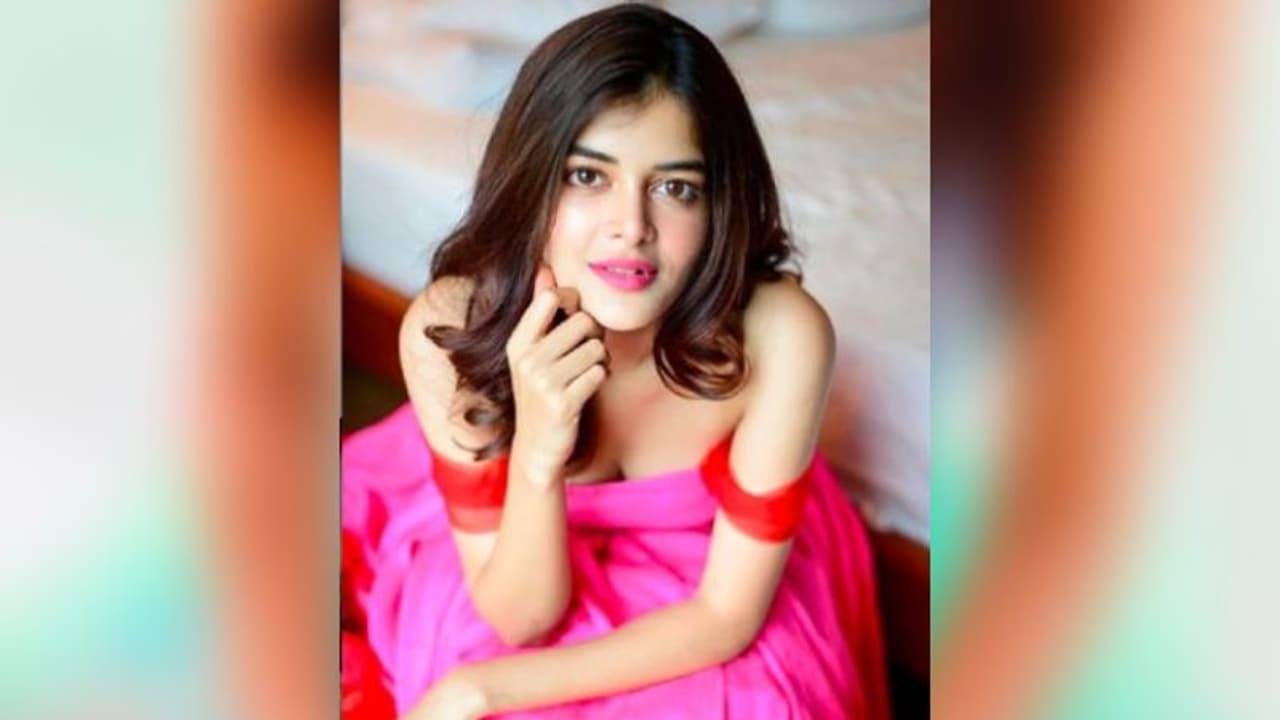 'একা জঙ্গলে যাবেন না', সতর্ক করার পরও শুনলেন না মধুমিতা, ঘন বনের মাঝে ঘুরছেন টলি সুন্দরী 'একা জঙ্গলে যাবেন না', সতর্ক করার পরও শুনলেন না মধুমিতা, ঘন বনের মাঝে ঘুরছেন টলি সুন্দরী