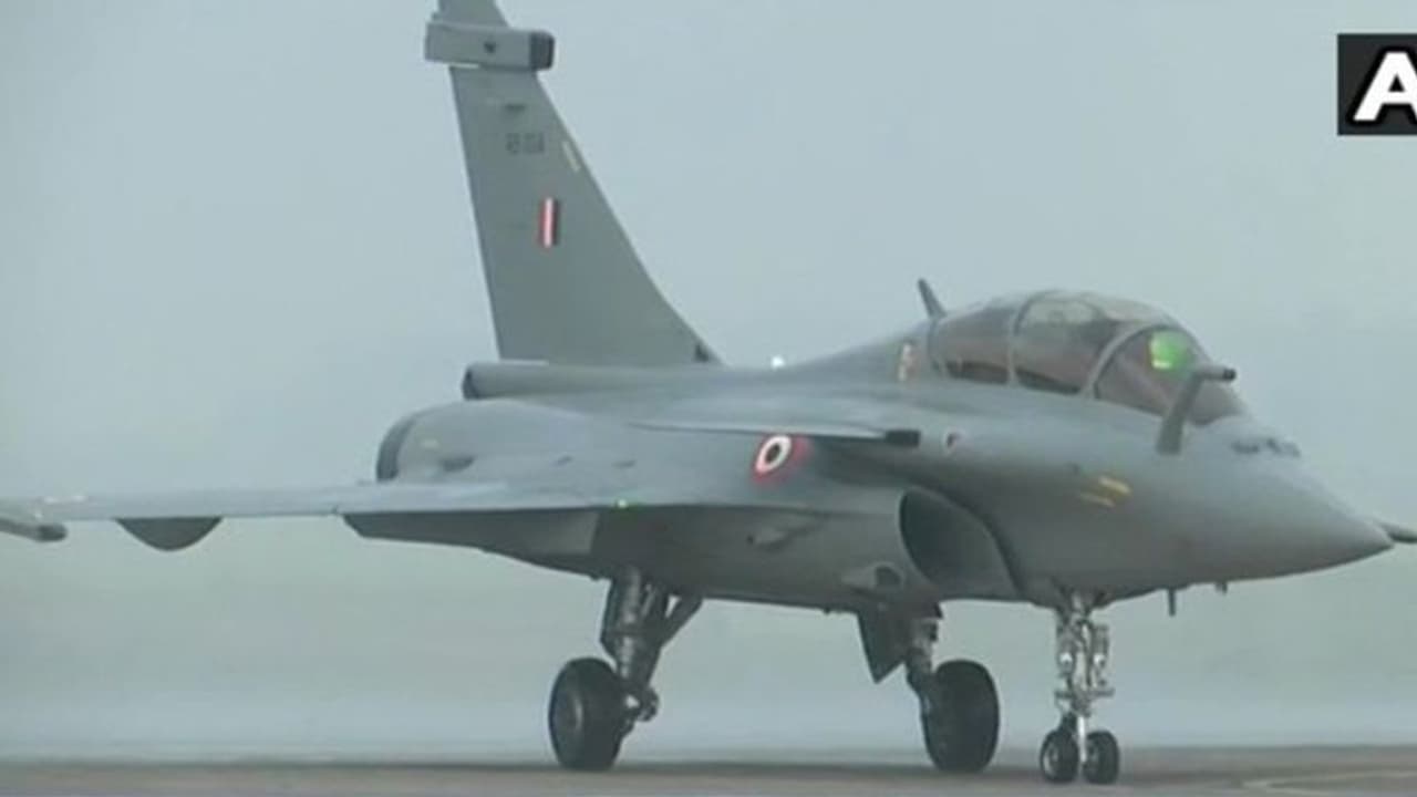 ఎయిర్ఫోర్స్ డే: 88 ఏళ్ల జర్నీకి సంబందించిన వీడియోను విడుదల చేసిన ఐఎఎఫ్ ఎయిర్ఫోర్స్ డే: 88 ఏళ్ల జర్నీకి సంబందించిన వీడియోను విడుదల చేసిన ఐఎఎఫ్