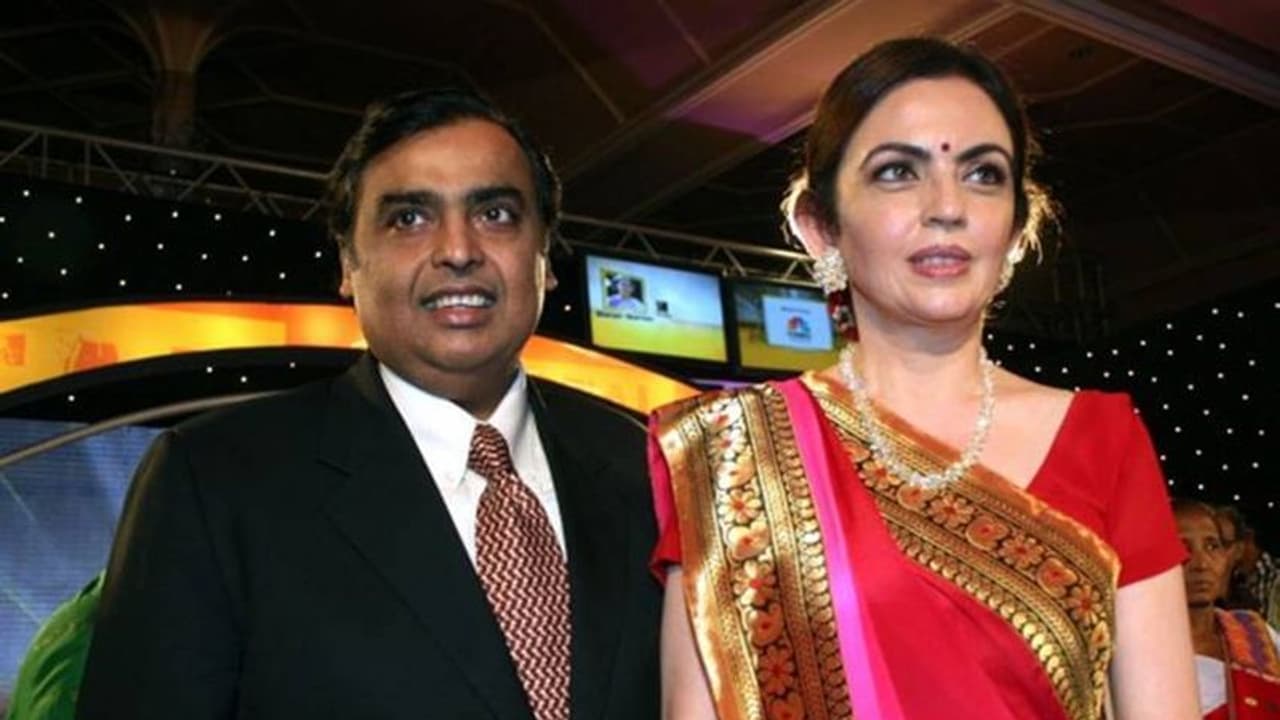 Power Couple ranking : താര ദമ്പതികളെല്ലാം പിന്നിൽ തന്നെ; അതിശക്തരായ ഇന്ത്യൻ ദമ്പതികളായി അംബാനിയും നിതയും Power Couple ranking : താര ദമ്പതികളെല്ലാം പിന്നിൽ തന്നെ; അതിശക്തരായ ഇന്ത്യൻ ദമ്പതികളായി അംബാനിയും നിതയും