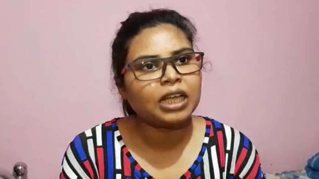 ভরসন্ধ্য়ায় যুবতীর শ্লীলতাহানি বেলুড়ে,রাজ্য়ে মহিলাদের নিরাপত্তা নিয়ে প্রশ্ন ভরসন্ধ্য়ায় যুবতীর শ্লীলতাহানি বেলুড়ে,রাজ্য়ে মহিলাদের নিরাপত্তা নিয়ে প্রশ্ন