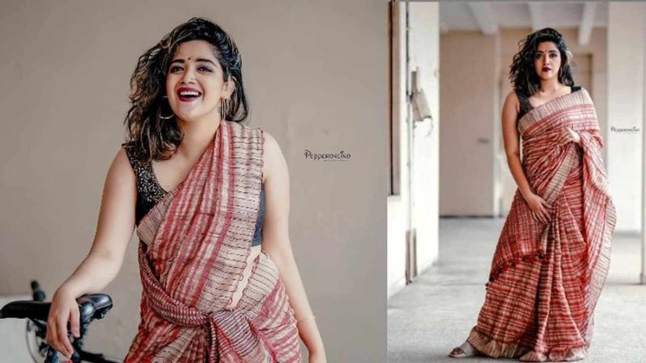 ഫോട്ടോഷൂട്ട് പങ്കുവച്ച് അഭിരാമി; മഗിഴ്മതിയിലെ ശിവകാമിയെന്ന് അമൃത ഫോട്ടോഷൂട്ട് പങ്കുവച്ച് അഭിരാമി; മഗിഴ്മതിയിലെ ശിവകാമിയെന്ന് അമൃത