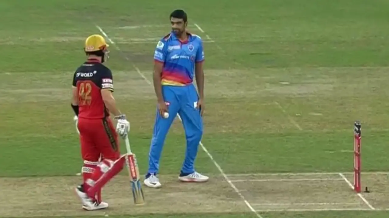 RCBvsDC: ‘మన్కడింగ్’ చేయని అశ్విన్... పాంటింగ్ ఎఫెక్ట్... RCBvsDC: ‘మన్కడింగ్’ చేయని అశ్విన్... పాంటింగ్ ఎఫెక్ట్...