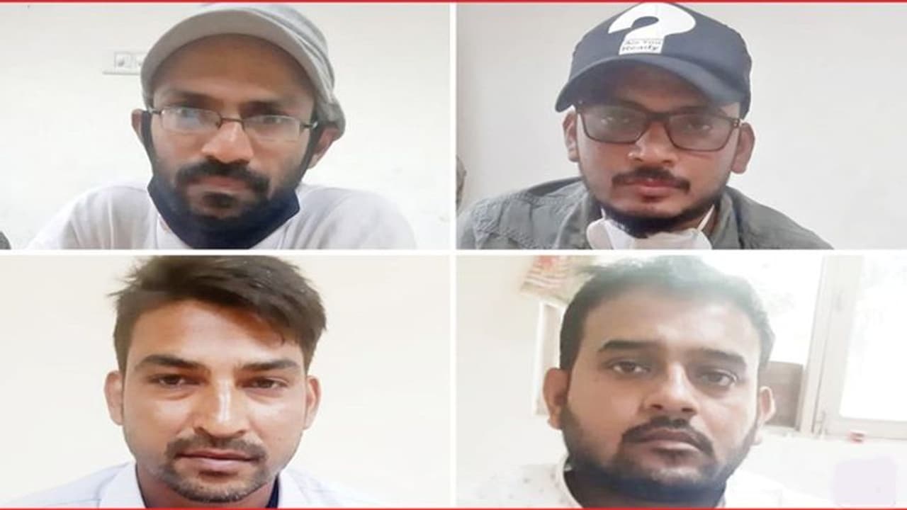हाथरस केस: यूपी पुलिस ने मथुरा से गिरफ्तार किए PFI के 4 कार्यकर्ता, UP में दंगे फैलाने का आरोप हाथरस केस: यूपी पुलिस ने मथुरा से गिरफ्तार किए PFI के 4 कार्यकर्ता, UP में दंगे फैलाने का आरोप