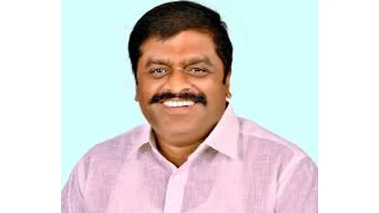 చెరుకు శ్రీనివాస రెడ్డి ఎఫెక్ట్: దుబ్బాకలో కాంగ్రెసుకు బిగ్ షాక్ చెరుకు శ్రీనివాస రెడ్డి ఎఫెక్ట్: దుబ్బాకలో కాంగ్రెసుకు బిగ్ షాక్