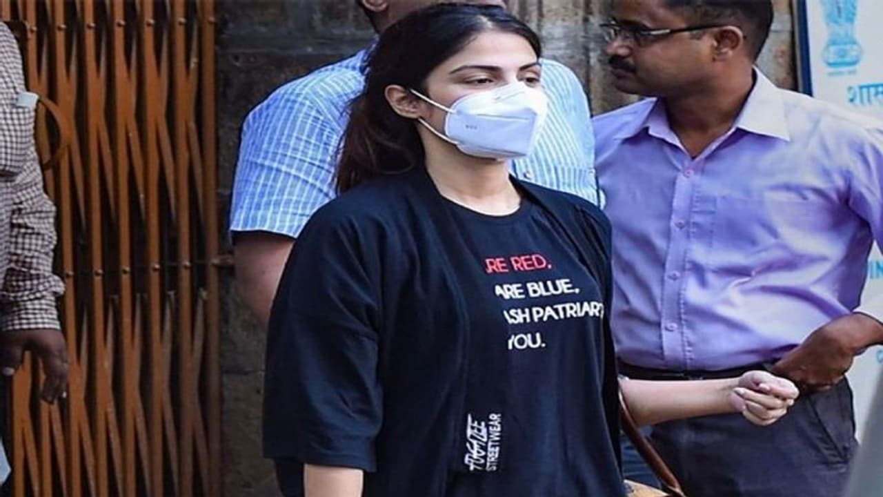 ड्रग्स केस: 29 दिनों से जेल में बंद रिया की न्यायिक हिरासत 14 दिन बढ़ी, जमानत पर आज हो सकता है फैसला ड्रग्स केस: 29 दिनों से जेल में बंद रिया की न्यायिक हिरासत 14 दिन बढ़ी, जमानत पर आज हो सकता है फैसला