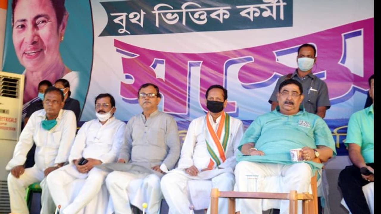 'এলাকায় পানীয় জলের সমস্যা মেটেনি', বিধানসভা ভোটে প্রার্থী বদলের দাবি তৃণমূলের অন্দরে 'এলাকায় পানীয় জলের সমস্যা মেটেনি', বিধানসভা ভোটে প্রার্থী বদলের দাবি তৃণমূলের অন্দরে