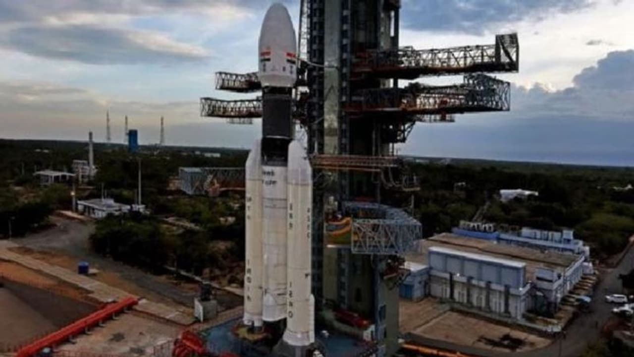 आज का इतिहास: इसरो ने की थी भारत के पहले चंद्रयान 1 की सफल लॉन्चिंग, कईं देशों के सैटेलाइट थे शामिल आज का इतिहास: इसरो ने की थी भारत के पहले चंद्रयान 1 की सफल लॉन्चिंग, कईं देशों के सैटेलाइट थे शामिल