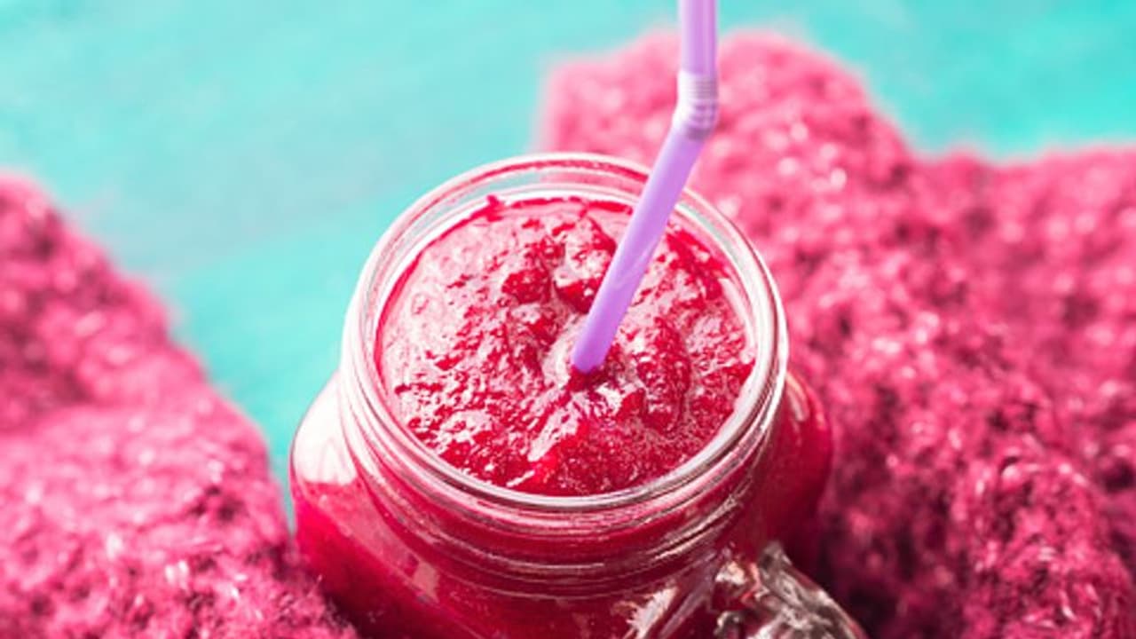 Weight Loss में बेहद फायदेमंद है ये 'लाल जूस', जानें बनाने का आसान तरीका Weight Loss में बेहद फायदेमंद है ये 'लाल जूस', जानें बनाने का आसान तरीका