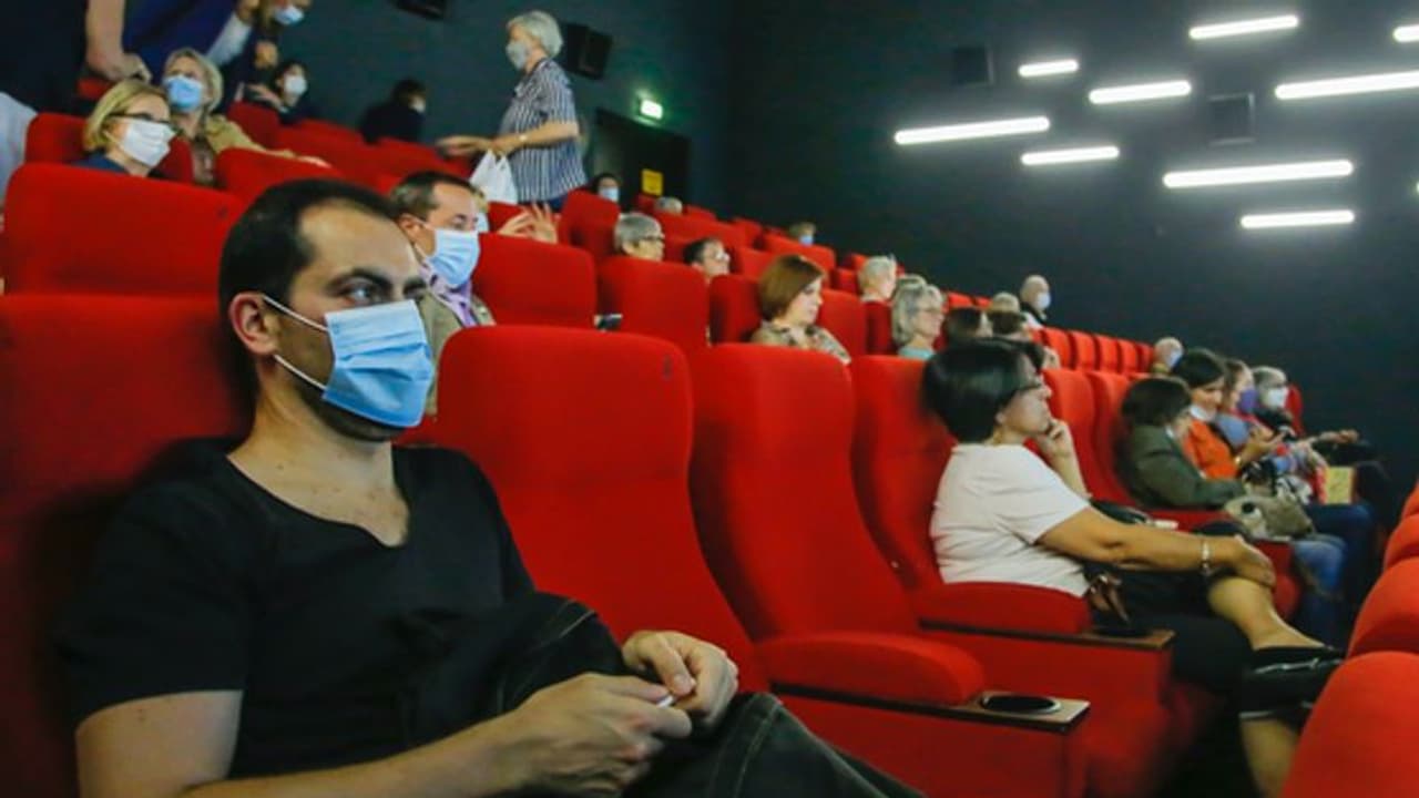 திரையரங்கங்கள் பின்பற்ற வேண்டிய பாதுகாப்பு முறையை அறிவித்த மத்திய அரசு..!