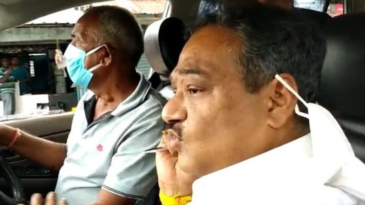 বিজেপি নেতা শমিক ভট্টাচার্যের গাড়িতে হামলা,কাঠগড়ায় তৃণমূল বিজেপি নেতা শমিক ভট্টাচার্যের গাড়িতে হামলা,কাঠগড়ায় তৃণমূল