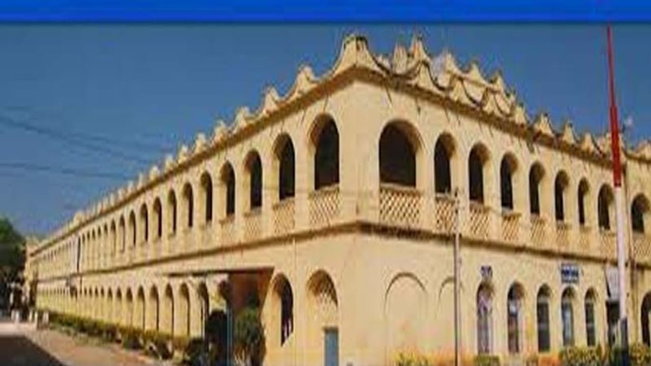 సంవత్సరం నుండి ప్రయత్నిస్తున్నా...అయినా దక్కని సీఎం అపాయింట్ మెంట్: ఊర్మిల సంవత్సరం నుండి ప్రయత్నిస్తున్నా...అయినా దక్కని సీఎం అపాయింట్ మెంట్: ఊర్మిల