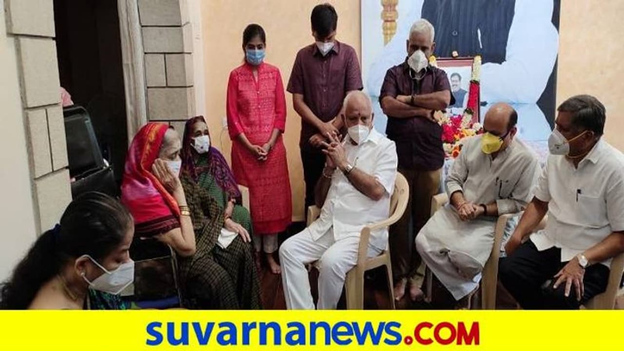 ಸುರೇಶ್ ಅಂಗಡಿ ಇಲ್ಲ ಎನ್ನುವುದನ್ನು ಕಲ್ಪನೆ ಮಾಡಿಕೊಳ್ಳಲು ಸಾಧ್ಯವಾಗುತ್ತಿಲ್ಲ: ಯಡಿಯೂರಪ್ಪ ಸುರೇಶ್ ಅಂಗಡಿ ಇಲ್ಲ ಎನ್ನುವುದನ್ನು ಕಲ್ಪನೆ ಮಾಡಿಕೊಳ್ಳಲು ಸಾಧ್ಯವಾಗುತ್ತಿಲ್ಲ: ಯಡಿಯೂರಪ್ಪ