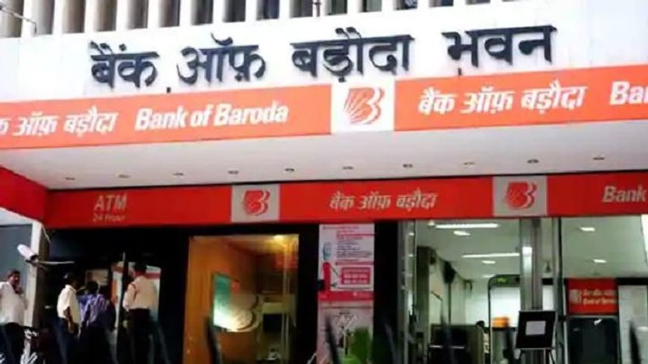 బ్యాంక్ ఆఫ్ బరోడా కస్టమర్లకు ఫెస్టివల్ ఆఫర్.. లోన్లపై వడ్డీరేటు మాఫీ.. బ్యాంక్ ఆఫ్ బరోడా కస్టమర్లకు ఫెస్టివల్ ఆఫర్.. లోన్లపై వడ్డీరేటు మాఫీ..
