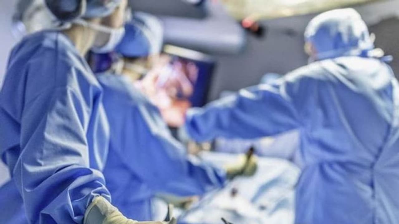 വയറുവേദനയുമായി വന്ന യുവാവിന്റെ വയറ്റിൽ നിന്ന് ഡോക്ടര്മാര് പുറത്തെടുത്തത്... വയറുവേദനയുമായി വന്ന യുവാവിന്റെ വയറ്റിൽ നിന്ന് ഡോക്ടര്മാര് പുറത്തെടുത്തത്...