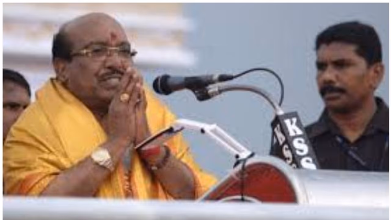 'అమ్మాయిలు, అబ్బాయిలు క‌లిసి కూర్చోవ‌డం భారతీయ సంస్కృతికి వ్యతిరేకం'