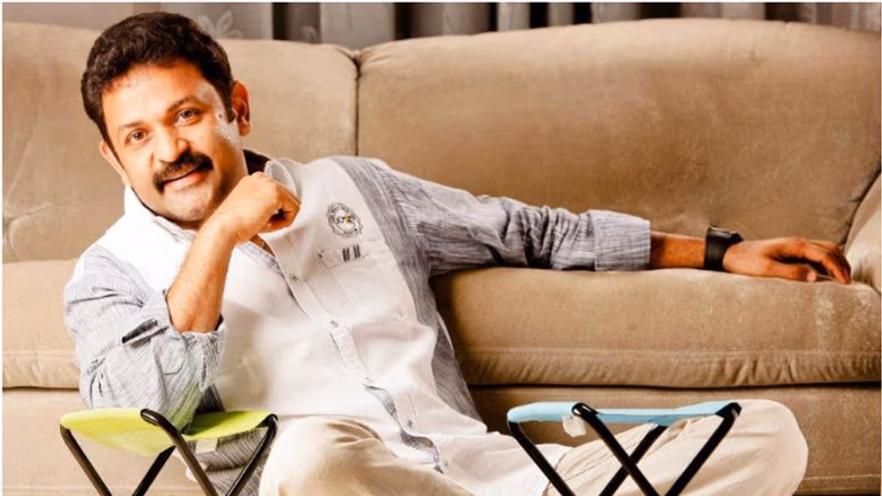 താണുപോയ ഇവിടുത്തെയൊരു പ്രമുഖ സിനിമാനടന്റെ തല പൊങ്ങിവന്നതായി കാണുന്നില്ലെന്ന് കൃഷ്ണ കുമാര് താണുപോയ ഇവിടുത്തെയൊരു പ്രമുഖ സിനിമാനടന്റെ തല പൊങ്ങിവന്നതായി കാണുന്നില്ലെന്ന് കൃഷ്ണ കുമാര്