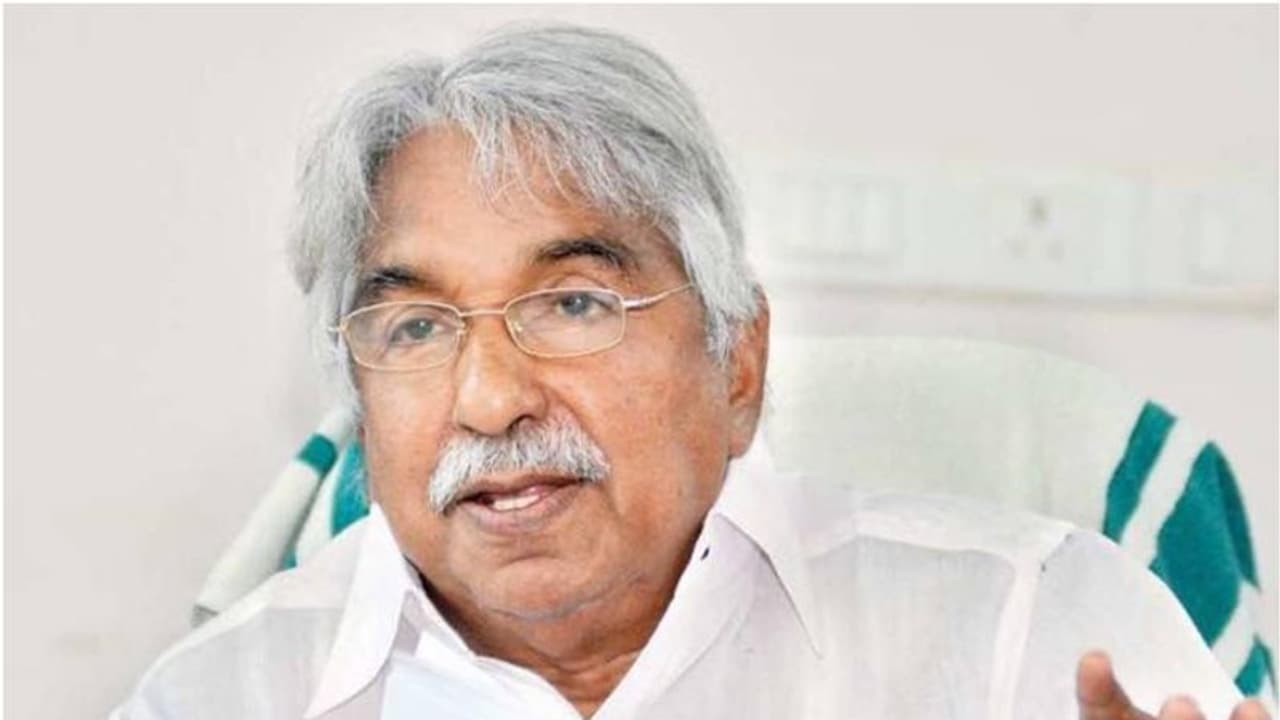 'സത്യം ജയിച്ചു, മനസാക്ഷിയാണ് എന്റെ ശക്തി': വിഎസിനെതിരായ ജയത്തിൽ ഉമ്മൻ ചാണ്ടി 'സത്യം ജയിച്ചു, മനസാക്ഷിയാണ് എന്റെ ശക്തി': വിഎസിനെതിരായ ജയത്തിൽ ഉമ്മൻ ചാണ്ടി