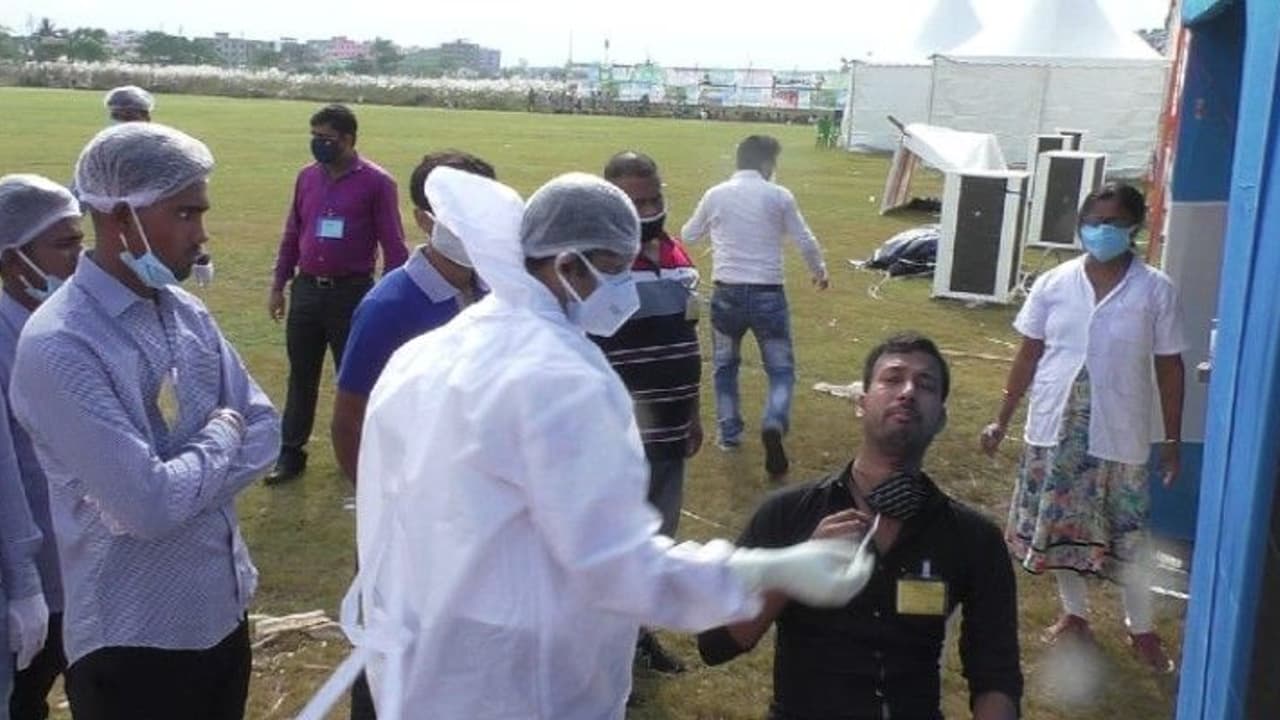 ఇండియాలో తగ్గుతున్న కరోనా కేసులు: కానీ పెరుగుతున్న కోవిడ్ మరణాలు ఇండియాలో తగ్గుతున్న కరోనా కేసులు: కానీ పెరుగుతున్న కోవిడ్ మరణాలు