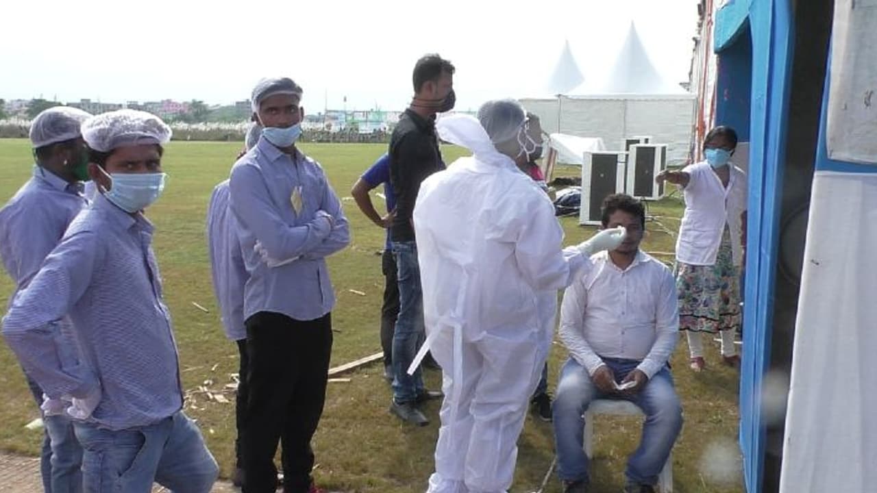 తెలంగాణలో ఆందోళనకరంగా కరోనా కేసులు... రికవరీల కంటే పాజిటివ్ కేసులే అధికం తెలంగాణలో ఆందోళనకరంగా కరోనా కేసులు... రికవరీల కంటే పాజిటివ్ కేసులే అధికం