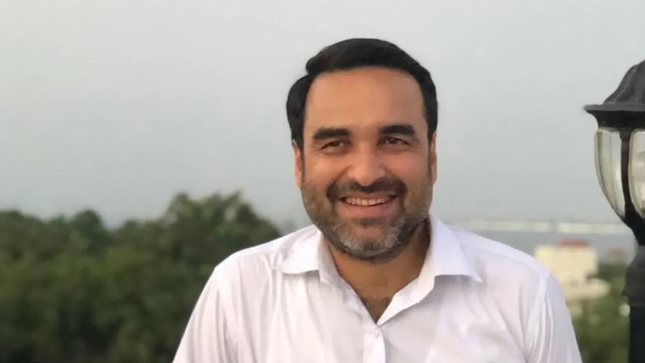 Actor Pankaj Tripathi's parents don't feel in Mumbai, Something like 'Mirzapur' actor's village in Bihar Actor Pankaj Tripathi's parents don't feel in Mumbai, Something like 'Mirzapur' actor's village in Bihar